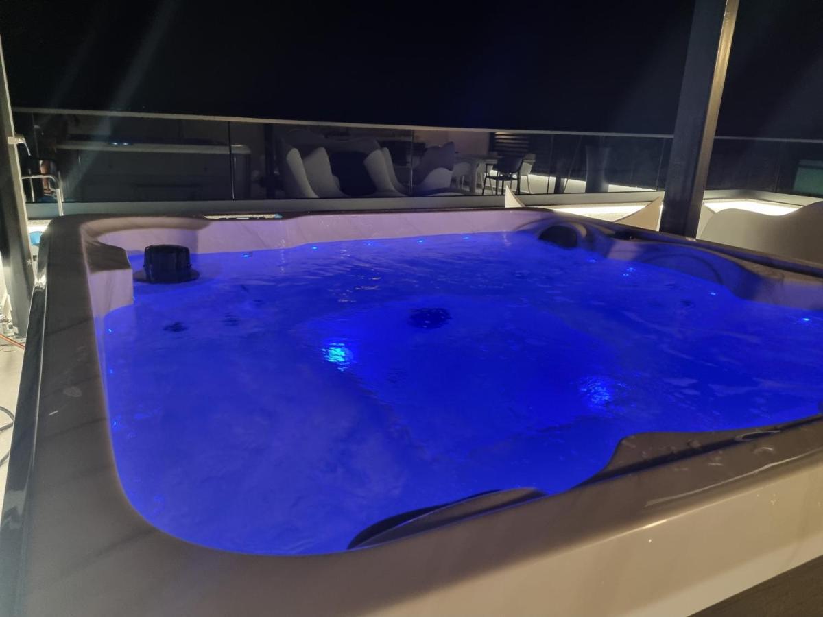 Luxury Apartment- Balcony- Private Rooftop And Jacuzzi- Common Pool Trogir Exterior photo